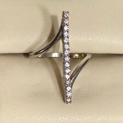 Vintage 14K White Gold & Diamond Bar Ring - Size 5 - Total Weight 2.85 Grams