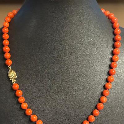 Vintage 14k Gold Clasp Gumps Round Coral Bead 18 Inch Necklace 34.67 Grams