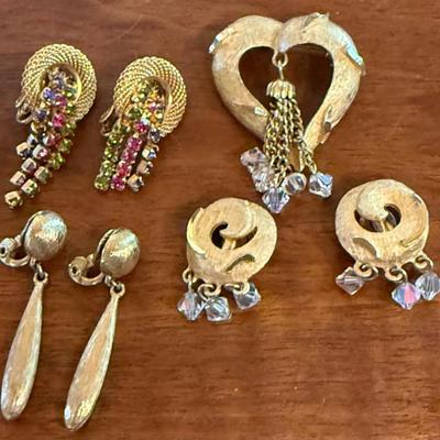 Vintage Costume Jewelry Gold Tone And Rhinestone Pin And Clip On Earrings