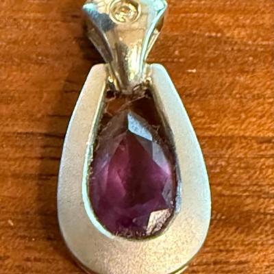 14k White Gold And Amethyst Pendant - Total Weight 2.19 Grams