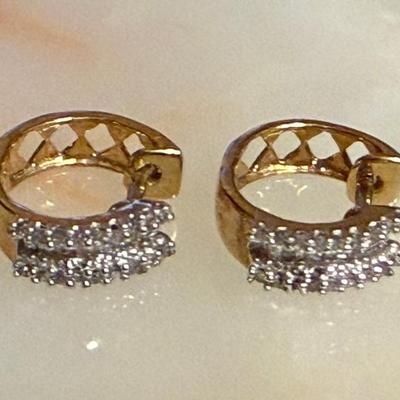 Pair Of Fred Meyer 10K Yellow Gold & Diamond Small Hoop Earrings In Original Box - Weight 2.19 Grams