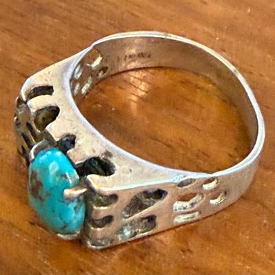 Hand Made Sterling Silver & Turquosie Ring Size 10 - Total Weight 7.45 Grams