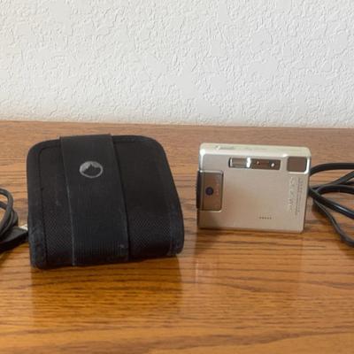 Konica Minolta Dimage Xg with Lowe Camera Belt Holder