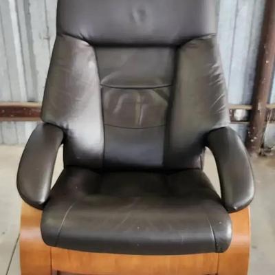 Brown Mac Motion Chair with Ottoman