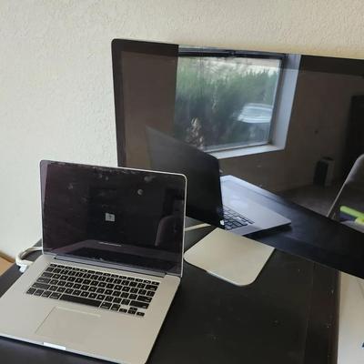 Apple Thunderbolt Display With Mac Book Pro
