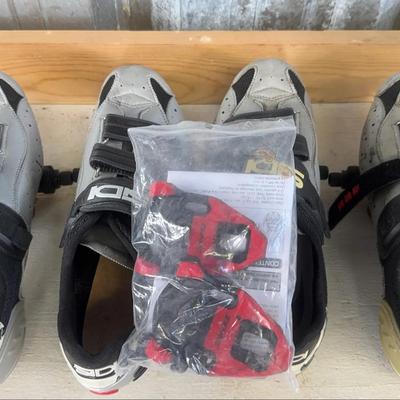 Men’s Bicycle Shoes With Clip On Pedals
