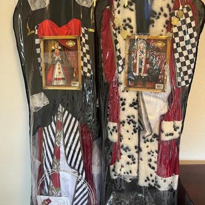 Size M Women’s Queen Of Hearts Costume And Size L Mens King Of Hearts Costume 