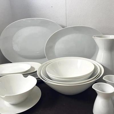 Rosenthal, Germany Fine China Serving - Raymond Loewy Form 2000 | 17  Pcs | 1950s Vintage