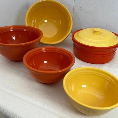 Vintage Bauer, Los Angeles Pottery, 5 Pcs - Stacking Mixing Bowls and Casserole Dish
