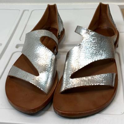 CYDWOQ Silver Leather Sandals Size 38
