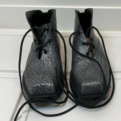 CYDWOQ Silver And Black Lace-up Boots Size 38