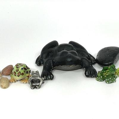 Collector's Item! Frogs figurines from the Golden Pond Collection by Green Tree. 