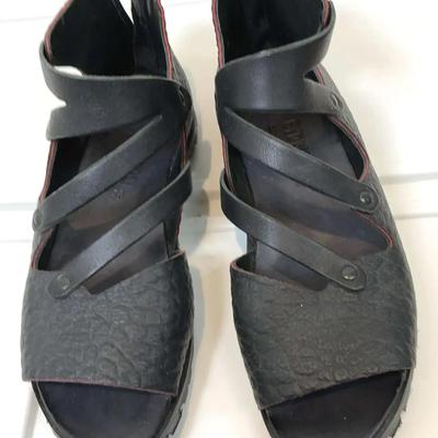 CYDWOQ Black Textured Leather Sandals Size 38