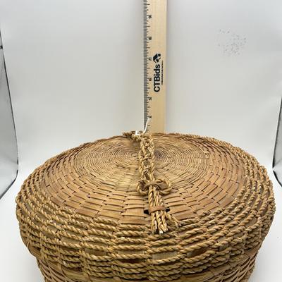 Native-America Tribe, Troquoes or Mohawk, Sweetgrass Lidded Basket 