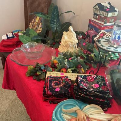Sale Photo Thumbnail #52: Table linens