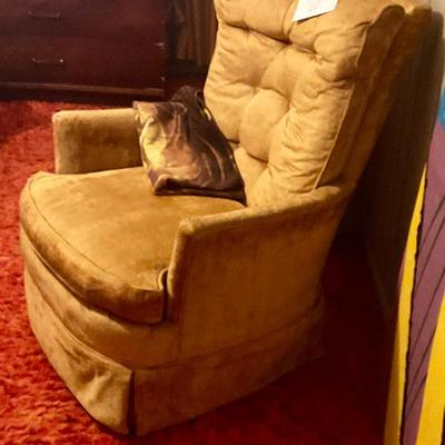 Sale Photo Thumbnail #30: Yellow easy chair