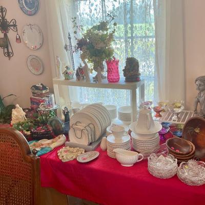 Sale Photo Thumbnail #51: Dinnerware