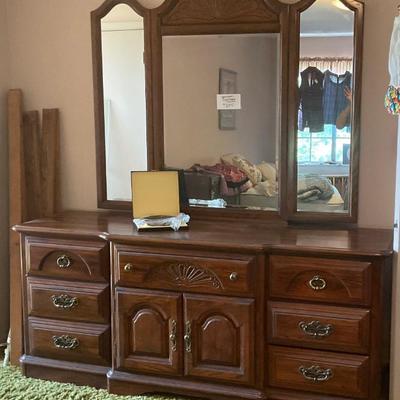 Sale Photo Thumbnail #36: Beautiful dresser