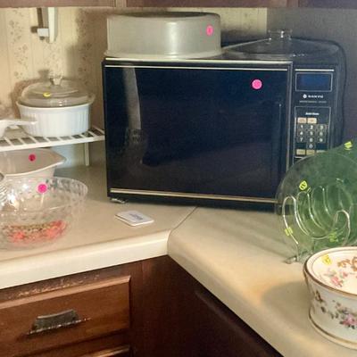 Sale Photo Thumbnail #62: Microwave