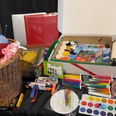 Arts And Craft Plus scrapbooking Lot