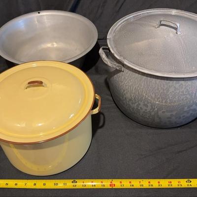 Vintage Graniteware/Enamelware Pots And Dishwashing Bowl