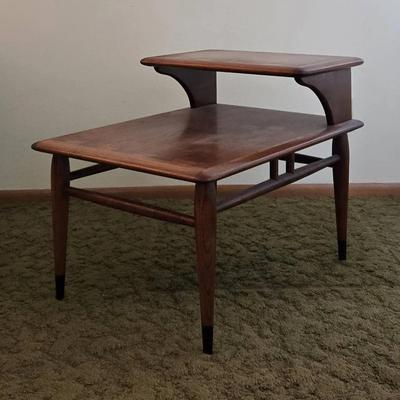 Vintage Lane Dovetail 2-Tier End Table (LR)
