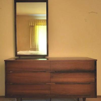 MCM Dresser & Mirror (BR1)
