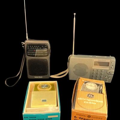 Collection Of Small Radios - Radio Shack, GE & Federal
