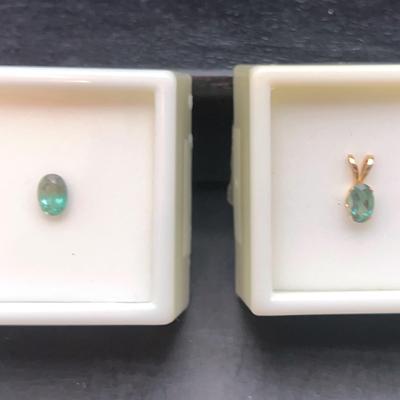 Labradorite Green Oval .30CT And .30CT With 14K Pendant Casing