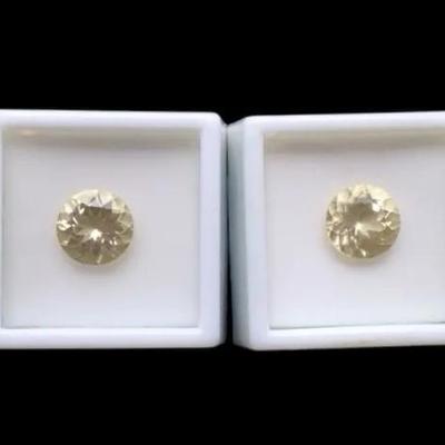 Round Mexican Bytownite: 12.0CT, And Four (4) 4.5CT