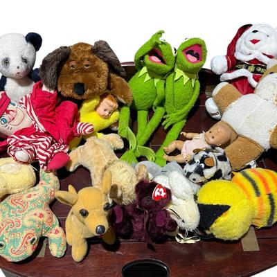 Vintage Stuffed Animals Including Kermit 