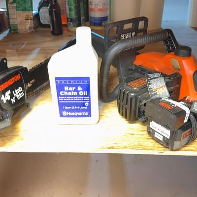 2 Chainsaws Remington & Black + Decker