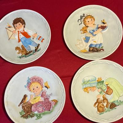 Set of Five 1982 Cobblestone Kids Collector Plates