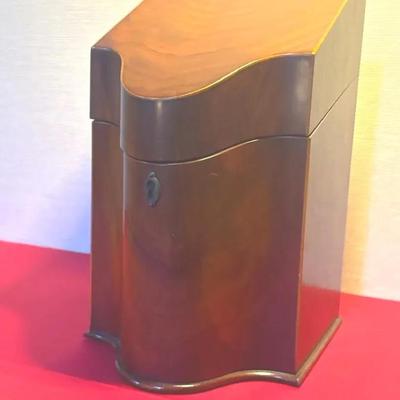 Southampton Mahogany Storage Box – Felt-Lined