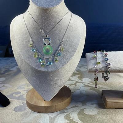 Green Pendant & Beaded Jewelry Set