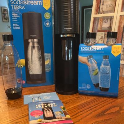 Soda Stream Looks New  Been In Storage  1 Bottle Of Gas And 3 Plastic Drink Bottles  