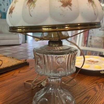 Antique Electrified Oil Lamp Can Be Changed Back 18” Tall The Lincoln Drape Pattern?