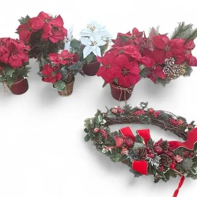 Holiday Poinsettia Lot With Wreath!