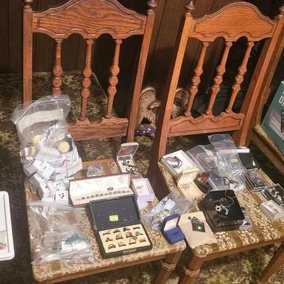 HUGE Vintage Costume & Jewelry Lot – Necklaces, Brooches, Earrings, Bracelets