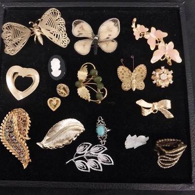 DW254 - Vintage Costume Butterfly Broaches, Rings And More