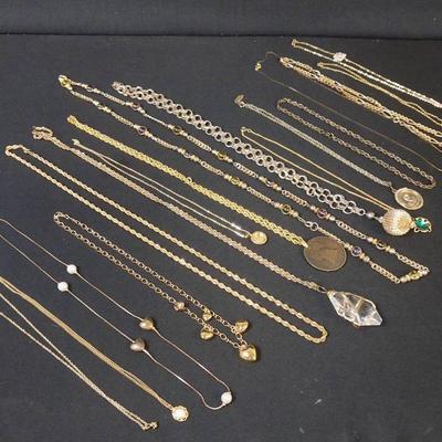 GS212 - Goldtone Vintage Costume Jewelry 