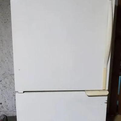 Amana Bottom Freezer Refrigerator 