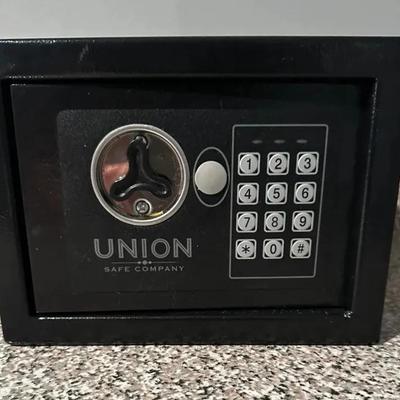 Small Union Safe