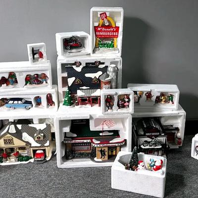 (14) Ceramic Christmas Village Pieces