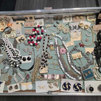 Sale Photo Thumbnail #563