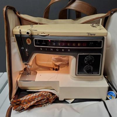 Vintage Singer Diana 560 Portable Sewing Machine