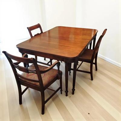 Vintage Dining Table 62x42x29.5” With 3 10” Leaves Plus Chairs 