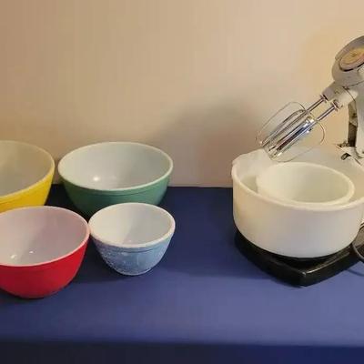 1950's Sunbeam Mixer And Pyrex Bowls