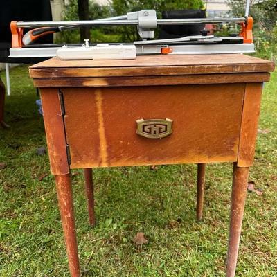 Vintage Sewing Machine in Cabinet 