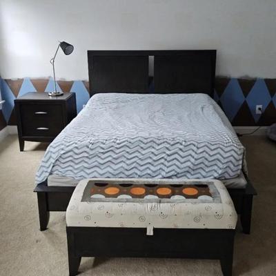 Bedroom Set Queen Size  - Mattress and Bedding Not Included 